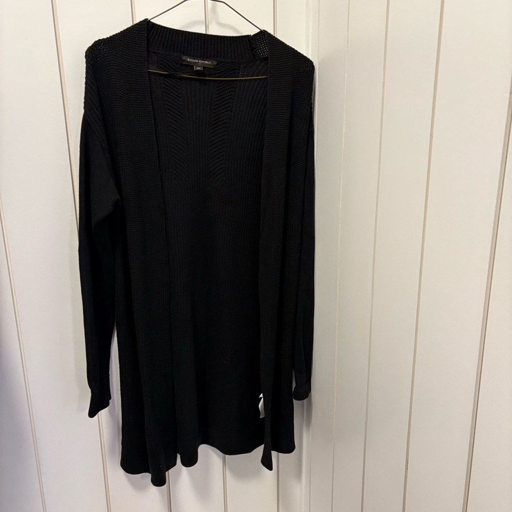 ⭐️5/$30 Banana Republic Black Knit Cardigan
